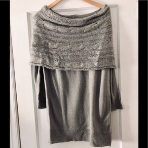 Off the shoulder sweater - Small